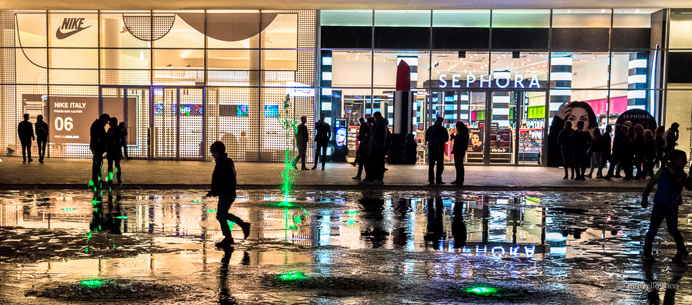 Piazza Gae Aulenti (Luci ed ombre)